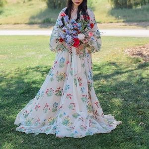 tauta matoshi Wildflower Queen Gown Size M Dress